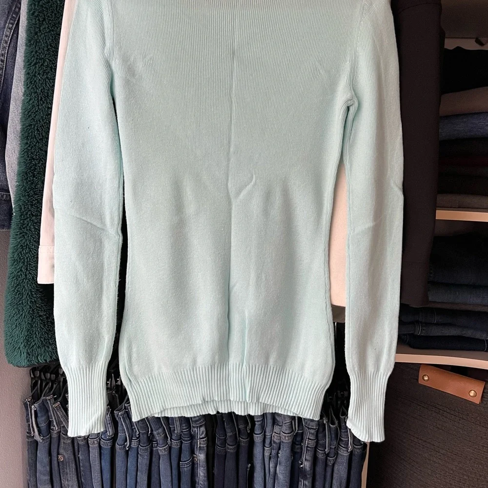 Express Sweater - Picture 3 of 3